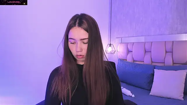 Snapshot of Roxie-Summers11 chatting on 02-09-25, 01:55 Roxie-Summers11 online show from 02-09-25, 01:55