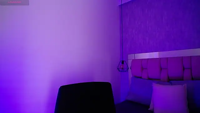 Snapshot of Roxie-Summers11 chatting on 02-22-25, 07:25 Roxie-Summers11 online show from 02-22-25, 07:25