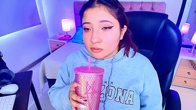 Snapshot of Emma_monserrat chatting on 11-13-25, 07:35 Emma monserrat online show from 11-13-25, 07:35