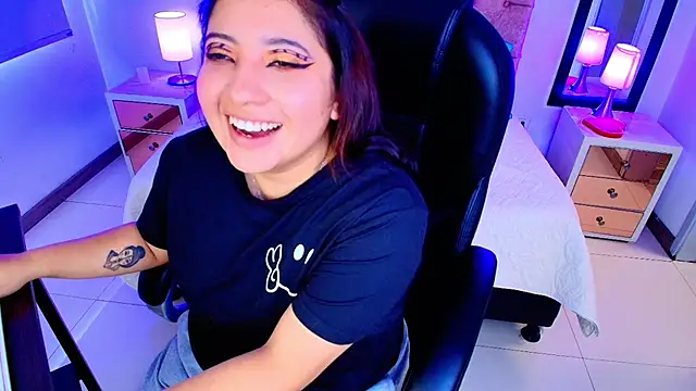 Snapshot of Emma_monserrat chatting on 11-14-25, 07:34 Emma monserrat online show from 11-14-25, 07:34