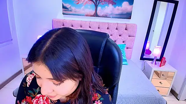 Snapshot of Emma_monserrat chatting on 11-15-25, 07:32 Emma monserrat online show from 11-15-25, 07:32