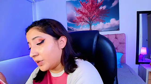 Snapshot of Emma_monserrat chatting on 11-18-25, 07:40 Emma monserrat online show from 11-18-25, 07:40