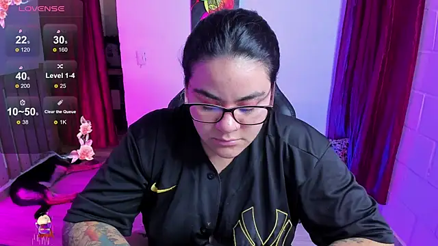 Snapshot of Sharon_hils chatting on 01-24-25, 07:28 Sharon hils online show from 01-24-25, 07:28