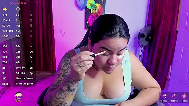 Snapshot of Sharon_hils chatting on 02-06-25, 01:10 Sharon hils online show from 02-06-25, 01:10