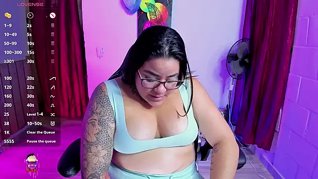 Snapshot of Sharon_hils chatting on 02-06-25, 04:14 Sharon hils online show from 02-06-25, 04:14