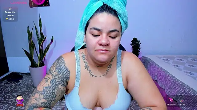 Snapshot of Sharon_hils chatting on 05-05-26, 02:25 Sharon hils online show from 05-05-26, 02:25