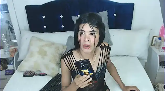 Snapshot of poison_girl21 chatting on 01-24-25, 04:28 poison girl21 online show from 01-24-25, 04:28