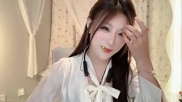 Snapshot of zhuzhu-520- chatting on 06-05-26, 03:07 zhuzhu-520- online show from 06-05-26, 03:07