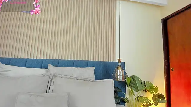 kathecute   online show from 04-19-26, 01:49