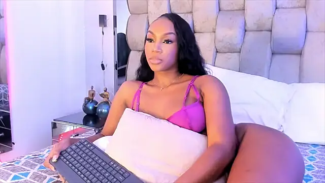 Snapshot of ChaynnaCooper chatting on 01-18-25, 05:15 ChaynnaCooper online show from 01-18-25, 05:15