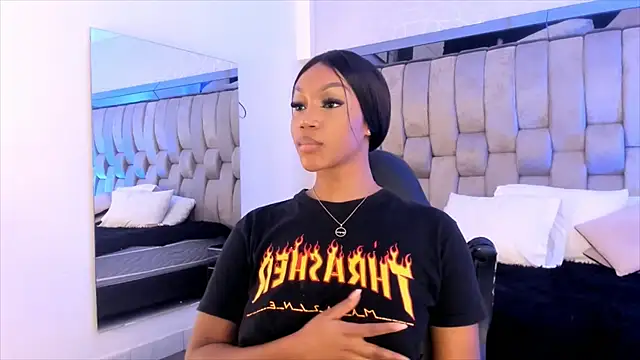 Snapshot of ChaynnaCooper chatting on 02-01-25, 06:19 ChaynnaCooper online show from 02-01-25, 06:19