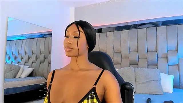 Snapshot of ChaynnaCooper chatting on 02-13-25, 12:00 ChaynnaCooper online show from 02-13-25, 12:00