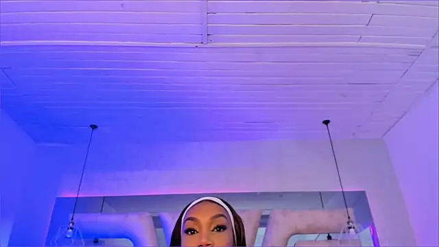 Snapshot of ChaynnaCooper chatting on 03-18-25, 11:09 ChaynnaCooper online show from 03-18-25, 11:09