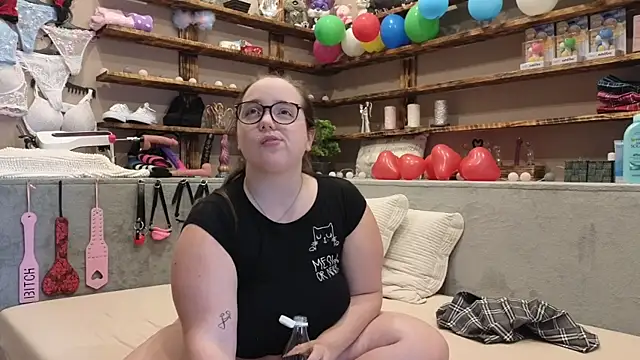 Snapshot of Kimberly-Caprice chatting on 03-17-25, 11:21 Kimberly-Caprice online show from 03-17-25, 11:21