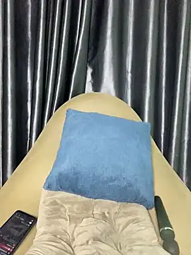 Snapshot of Ly_Coca24 chatting on 02-06-25, 02:58 Ly Coca24 online show from 02-06-25, 02:58