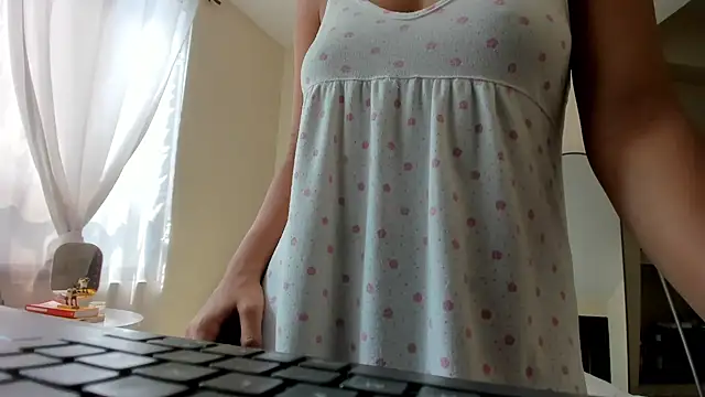 Snapshot of evely_coelloo chatting on 11-25-25, 03:56 evely coelloo online show from 11-25-25, 03:56