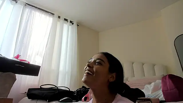 Snapshot of evely_coelloo chatting on 02-04-26, 07:42 evely coelloo online show from 02-04-26, 07:42