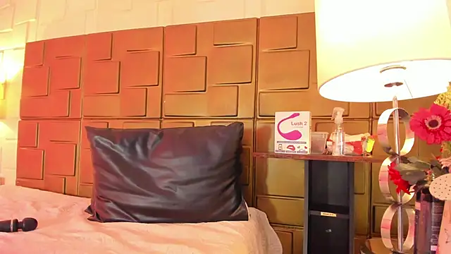 NaomyRivera online show from 09-14-25, 04:22