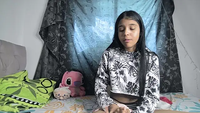 Snapshot of Michi_sexy chatting on 12-30-24, 05:55 Michi sexy online show from 12-30-24, 05:55