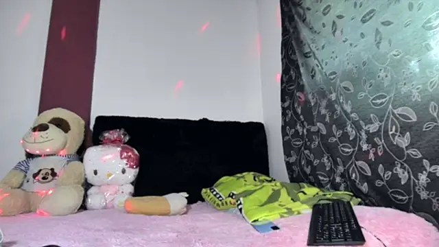 Snapshot of Michi_sexy chatting on 11-13-25, 02:38 Michi sexy online show from 11-13-25, 02:38