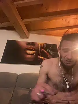 Snapshot of Bigkisslove chatting on 03-28-26, 03:06 Bigkisslove online show from 03-28-26, 03:06