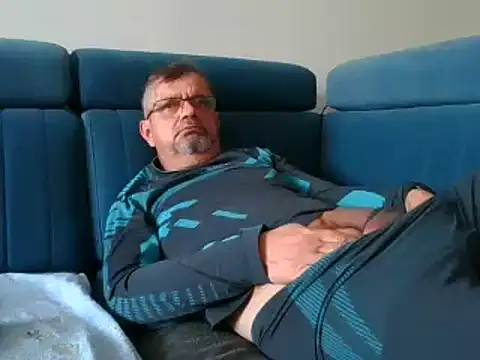 axecoman60 online show from 02-22-25, 01:46