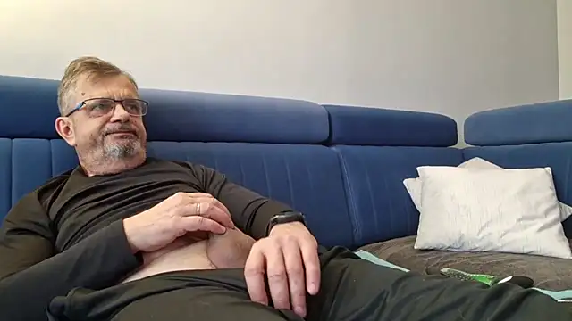 axecoman60 online show from 02-26-25, 08:04