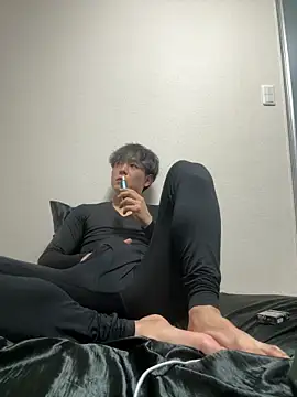 Snapshot of qrmr5xv chatting on 03-10-26, 02:33 qrmr5xv online show from 03-10-26, 02:33