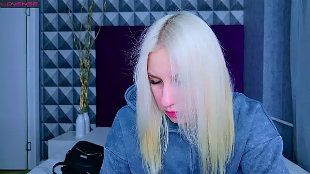 Snapshot of NellyStorm chatting on 02-19-25, 11:57 NellyStorm online show from 02-19-25, 11:57