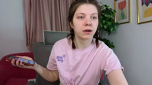 Snapshot of Baby_Evalena chatting on 05-29-26, 05:27 Baby Evalena online show from 05-29-26, 05:27