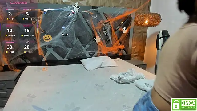 Snapshot of Rose_Evans__ chatting on 11-02-25, 04:59 Rose Evans online show from 11-02-25, 04:59