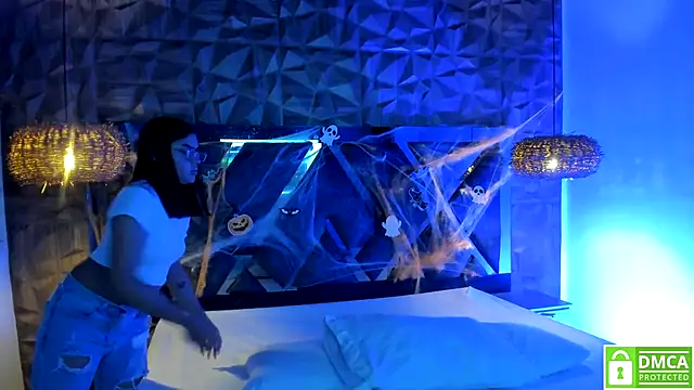 Snapshot of Rose_Evans__ chatting on 11-04-25, 04:22 Rose Evans online show from 11-04-25, 04:22