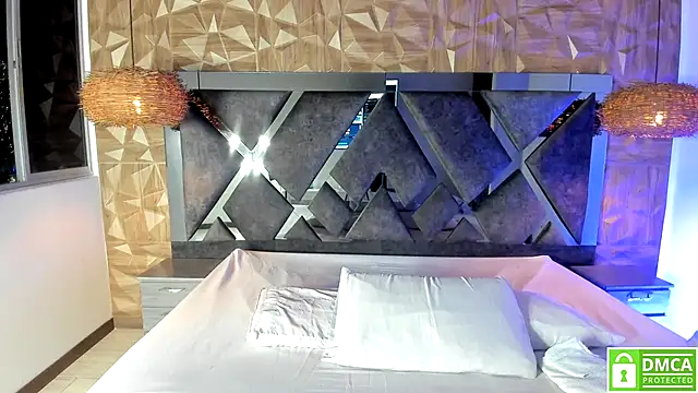 Snapshot of Rose_Evans__ chatting on 11-11-25, 04:23 Rose Evans online show from 11-11-25, 04:23