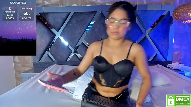 Snapshot of Rose_Evans__ chatting on 12-04-25, 05:28 Rose Evans online show from 12-04-25, 05:28