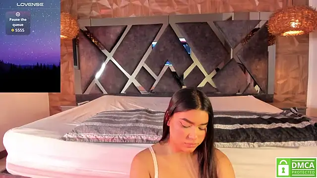 Snapshot of Rose_Evans__ chatting on 12-14-25, 05:02 Rose Evans online show from 12-14-25, 05:02