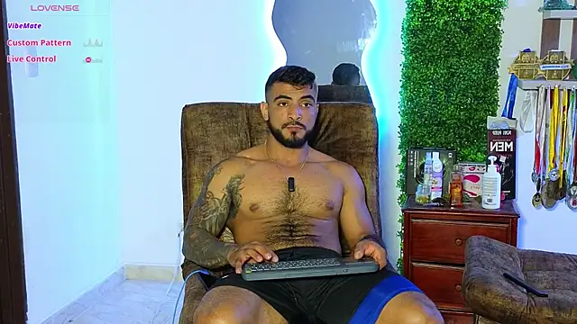 Snapshot of ERIC_HARRISON chatting on 02-06-25, 11:37 ERIC HARRISON online show from 02-06-25, 11:37