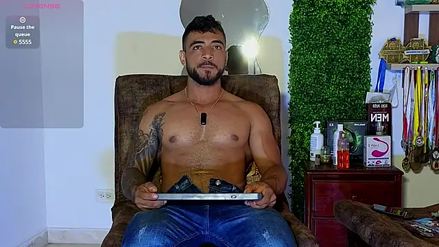 Snapshot of ERIC_HARRISON chatting on 03-05-25, 01:17 ERIC HARRISON online show from 03-05-25, 01:17