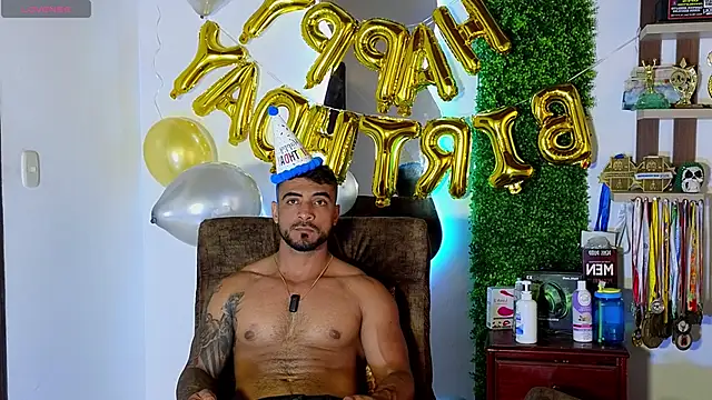 Snapshot of ERIC_HARRISON chatting on 03-18-25, 01:20 ERIC HARRISON online show from 03-18-25, 01:20