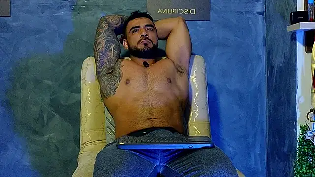 Snapshot of ERIC_HARRISON chatting on 09-18-25, 01:18 ERIC HARRISON online show from 09-18-25, 01:18