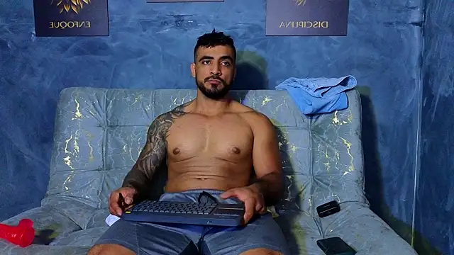 Snapshot of ERIC_HARRISON chatting on 09-30-25, 01:32 ERIC HARRISON online show from 09-30-25, 01:32