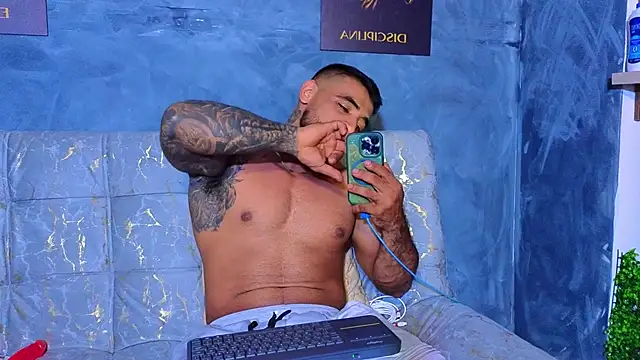 Snapshot of ERIC_HARRISON chatting on 10-07-25, 01:58 ERIC HARRISON online show from 10-07-25, 01:58