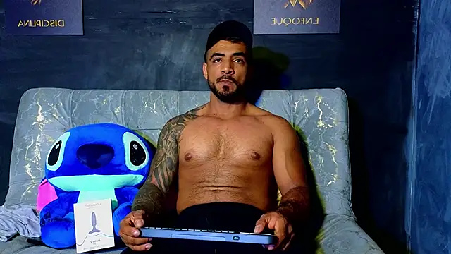 Snapshot of ERIC_HARRISON chatting on 10-21-25, 10:10 ERIC HARRISON online show from 10-21-25, 10:10