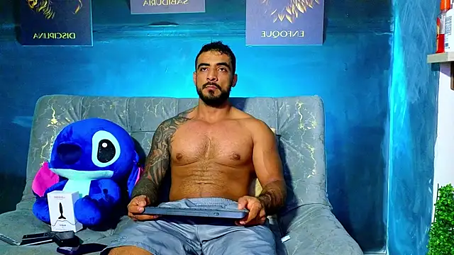 Snapshot of ERIC_HARRISON chatting on 10-28-25, 10:01 ERIC HARRISON online show from 10-28-25, 10:01