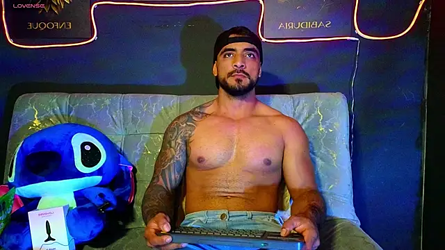 Snapshot of ERIC_HARRISON chatting on 11-15-25, 10:15 ERIC HARRISON online show from 11-15-25, 10:15