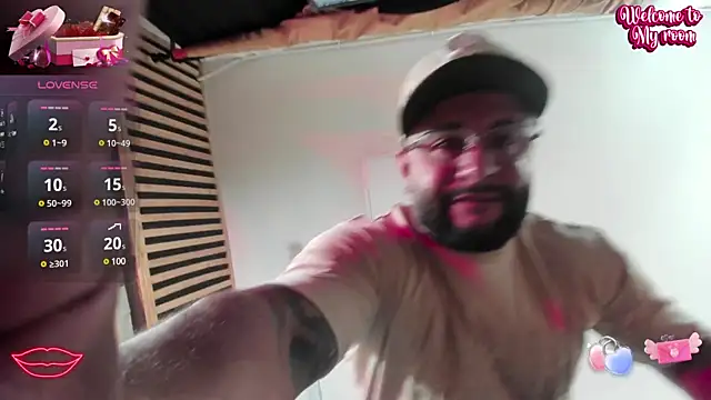 Snapshot of Luke__09 chatting on 02-05-25, 12:06 Luke 09 online show from 02-05-25, 12:06