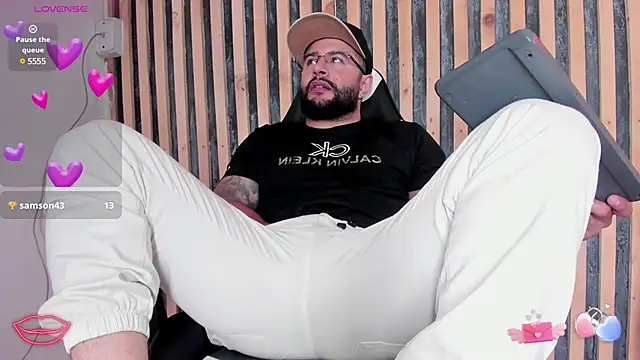 Snapshot of Luke__09 chatting on 02-11-25, 03:51 Luke 09 online show from 02-11-25, 03:51