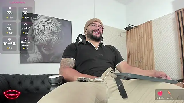 Snapshot of Luke__09 chatting on 02-20-25, 11:42 Luke 09 online show from 02-20-25, 11:42