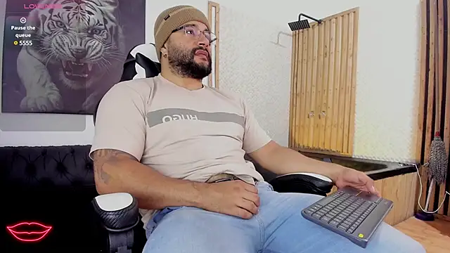 Snapshot of Luke__09 chatting on 02-24-25, 11:54 Luke 09 online show from 02-24-25, 11:54