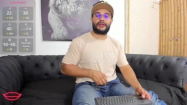 Snapshot of Luke__09 chatting on 02-26-25, 11:52 Luke 09 online show from 02-26-25, 11:52