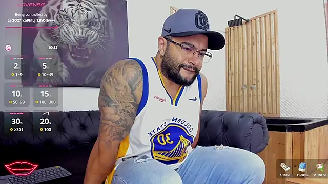 Snapshot of Luke__09 chatting on 02-27-25, 11:52 Luke 09 online show from 02-27-25, 11:52